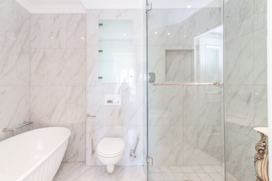 2 Bedroom Property for Sale in Sea Point Western Cape